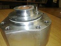 Hlava hydraulickeho valce č.1 a 2 vč. tesneni a ventilu Hlava hydraulickeho valce č.1 a 2 vč. tesneni a ventilu